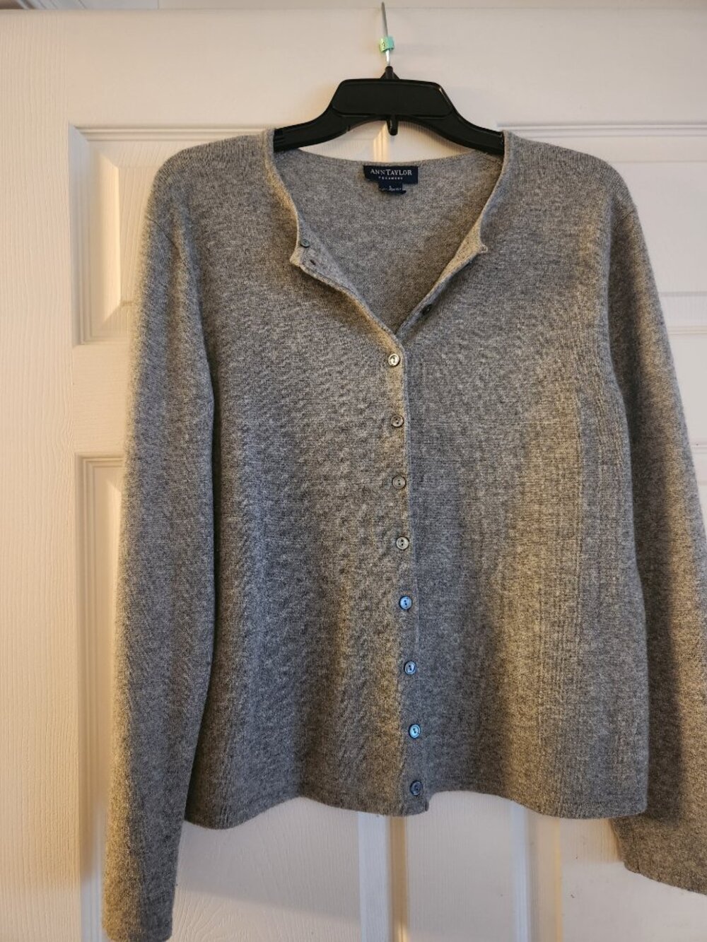 ANN TAYLOR 100% Cashmere women's sweater size-L Gray button down